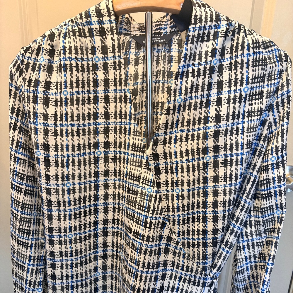 Chase Lands’ End Wrap Blouse Size 6 Black Blue Print